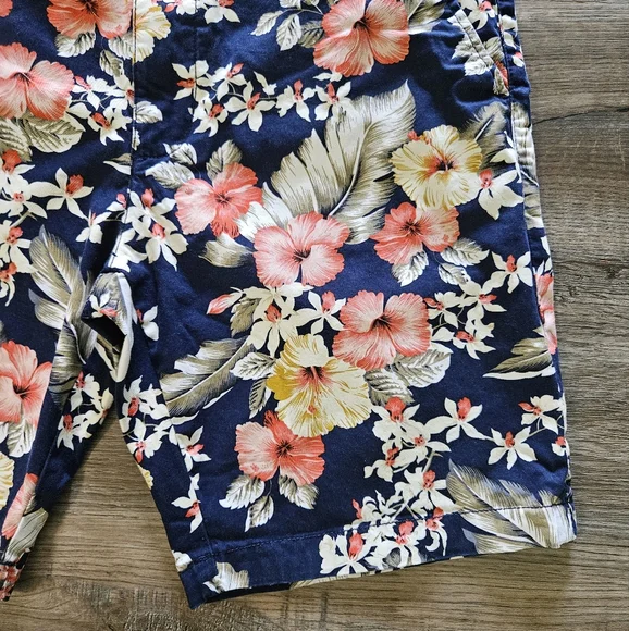 Denim & Flower - Ricky Singh - Floral Navy Power Stretch Shorts - Picture 4 of 8